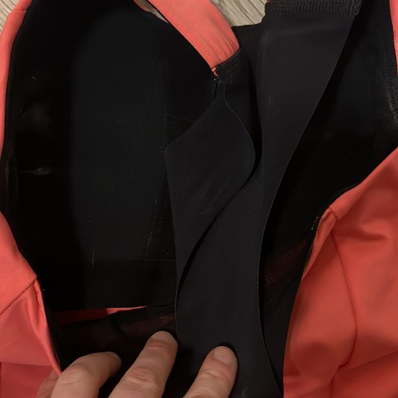 Pearl Izumi peach top with built in bra. Pretty and stylish. Size XS - Picture 7 of 7